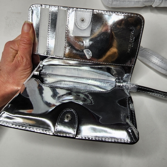 Henri Bendel Silver Floral Smartphone Wallet Purse Crossbody NWOT - Picture 3 of 11